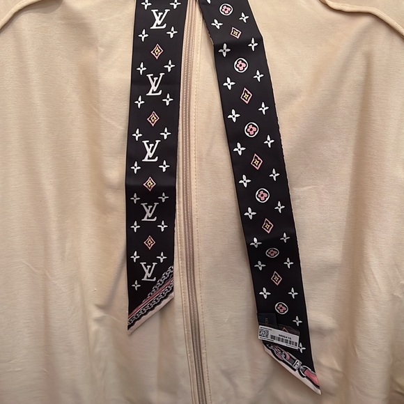 LIKE NEW LOUIS VUITTON WILD AT HEART LEOPARD BB BANDEAU -  M00415 - Picture 7 of 8